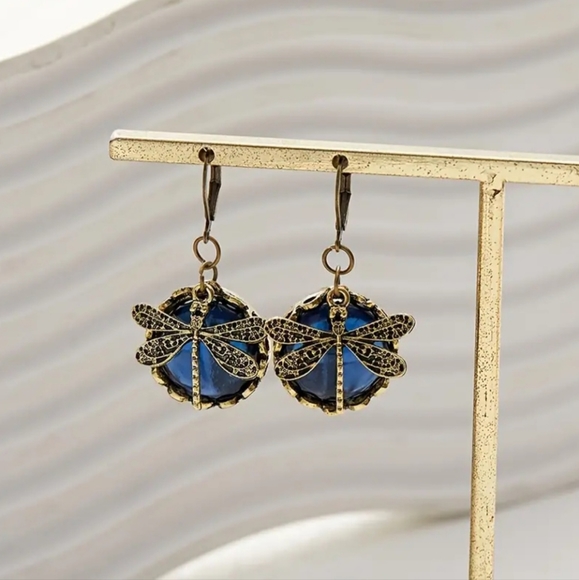 New Vintage Look Dragonfly Self Latch Earrings - Picture 9 of 11
